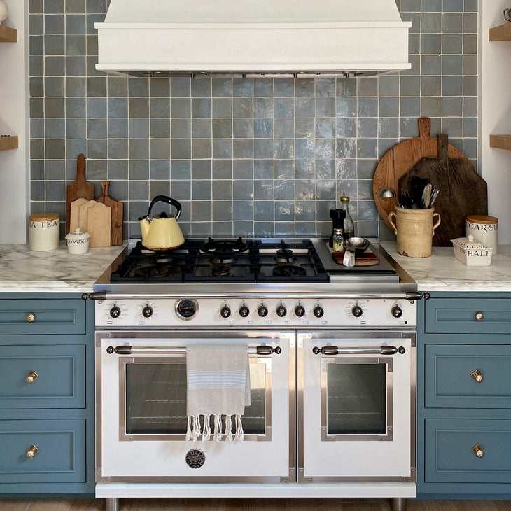 tips for a stunning framed backsplash behind the stove