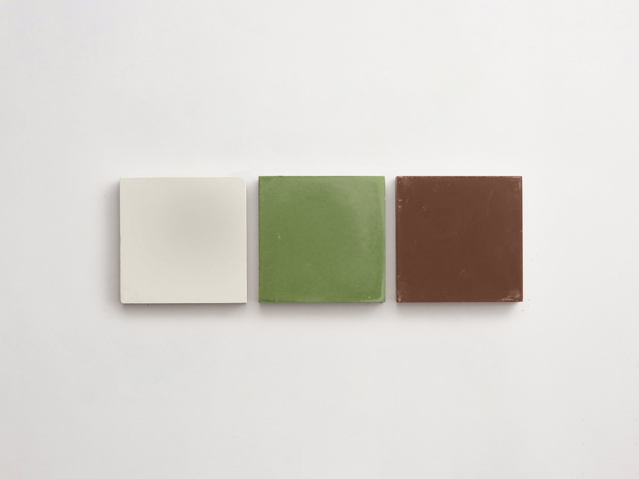 C30309-cle-tile-cement-mythology-salon-4x4-trio-sidebyside-paste-grass-fig-3000x2250.jpg