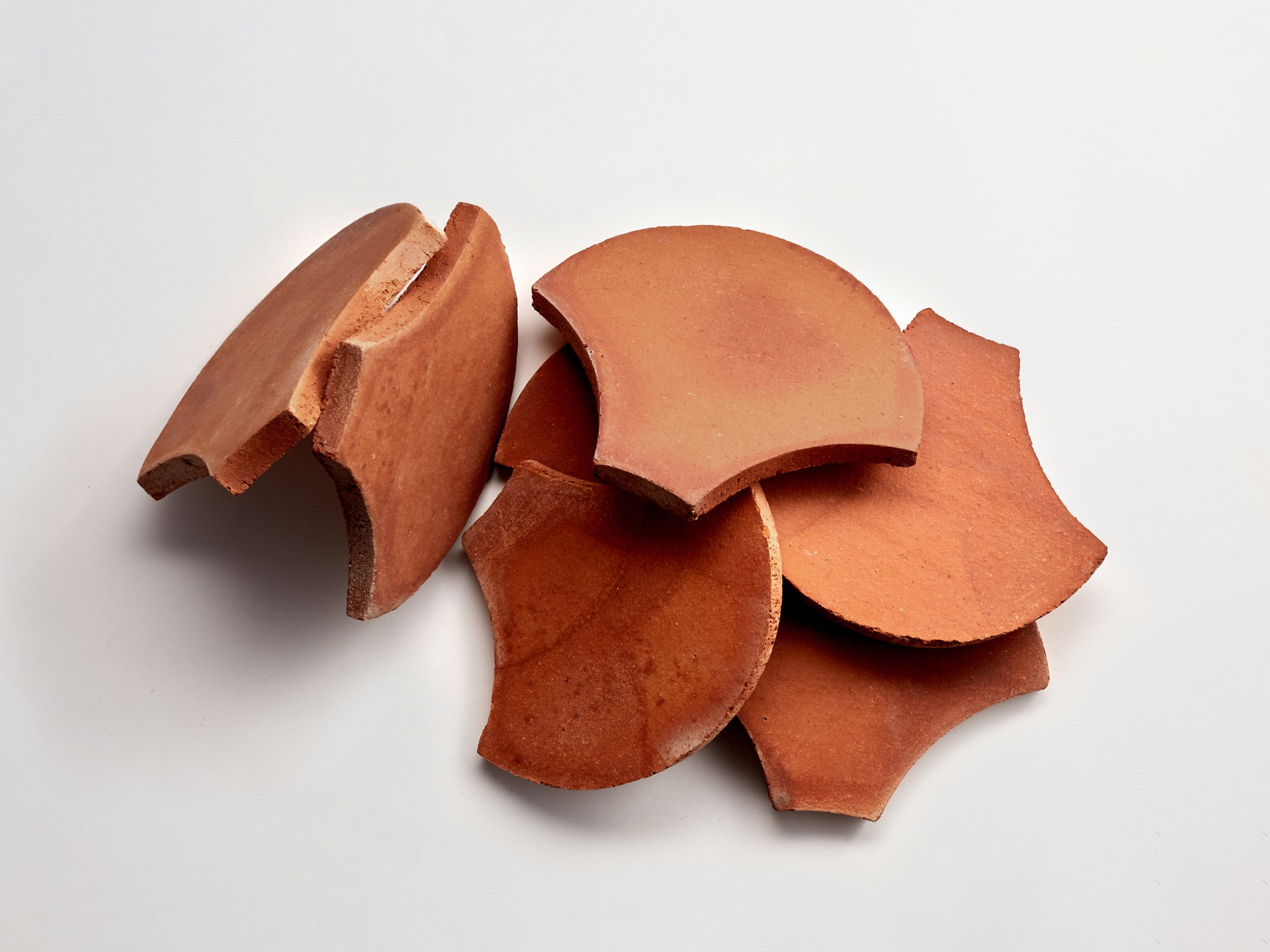 Z21600_cle-tile-lesol-terracotta-scallop-angle-3000x2250-2.jpg