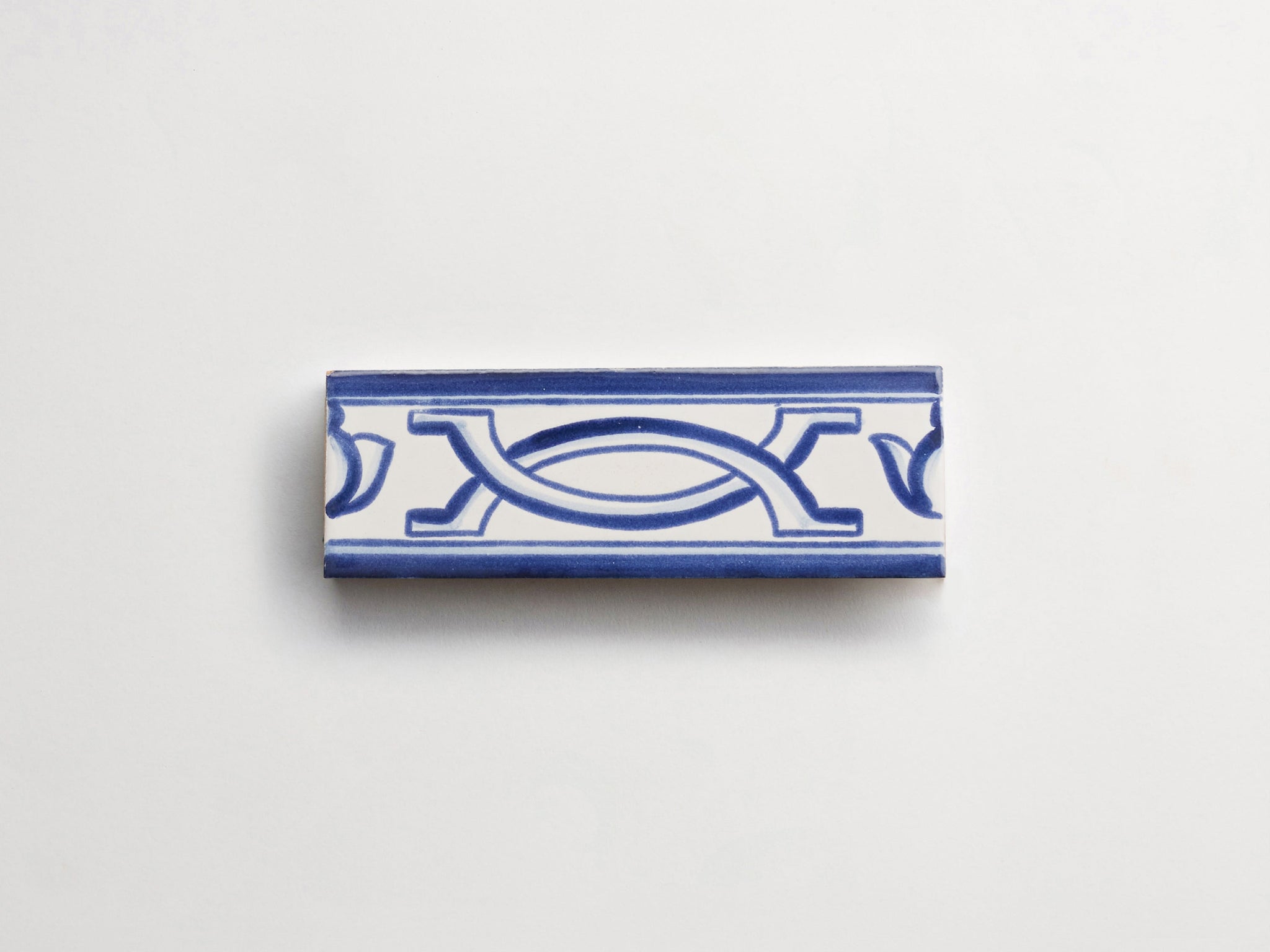 17th century: maiolica de delft | mezza border | cavalletta ~ 2"x6"x0.375"