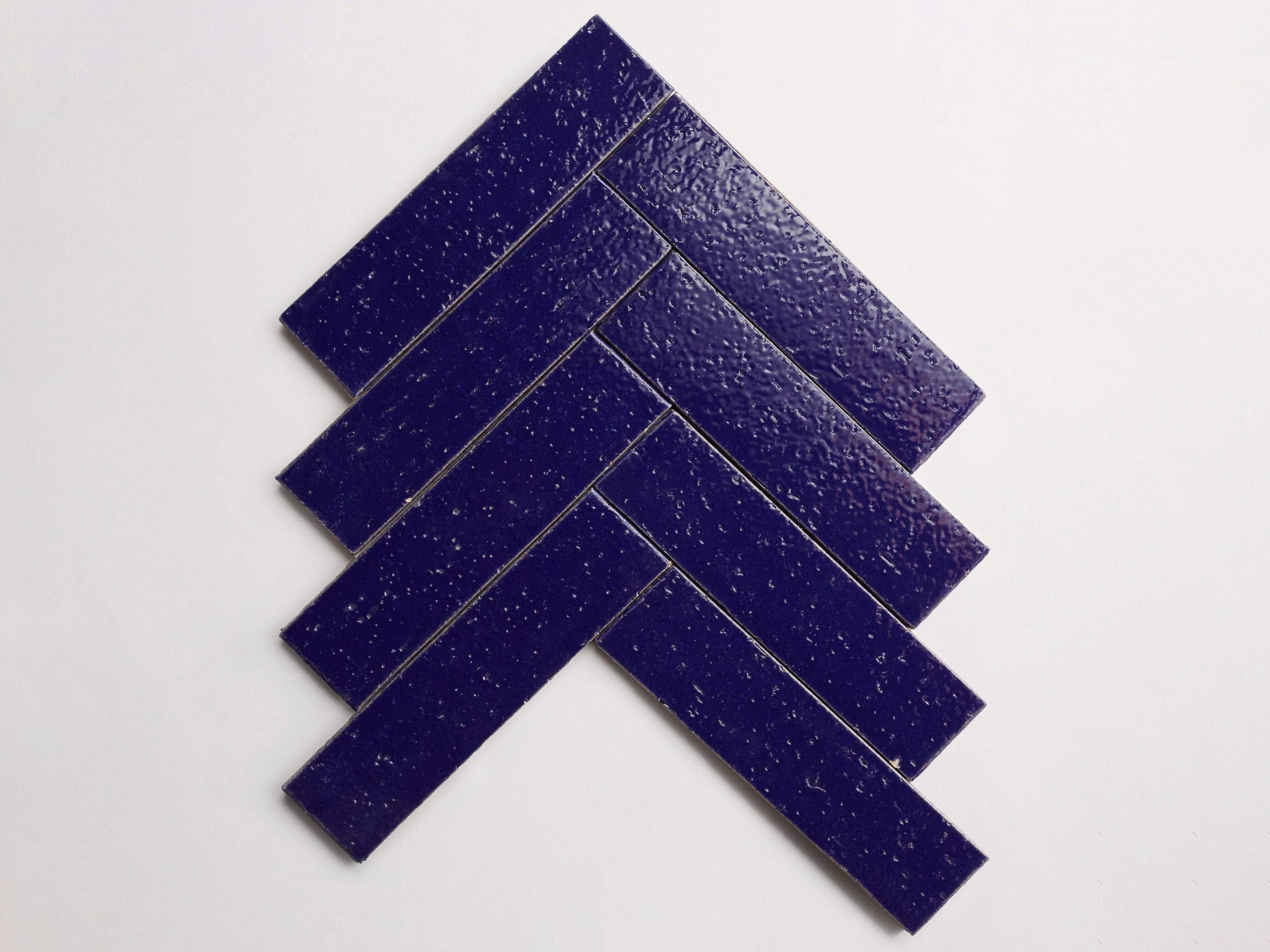 gb12001_cle_tile_mfb_royal_blue_gloss_herringbone_2.5x9.5_overhead_main_3000x2250_1.jpg