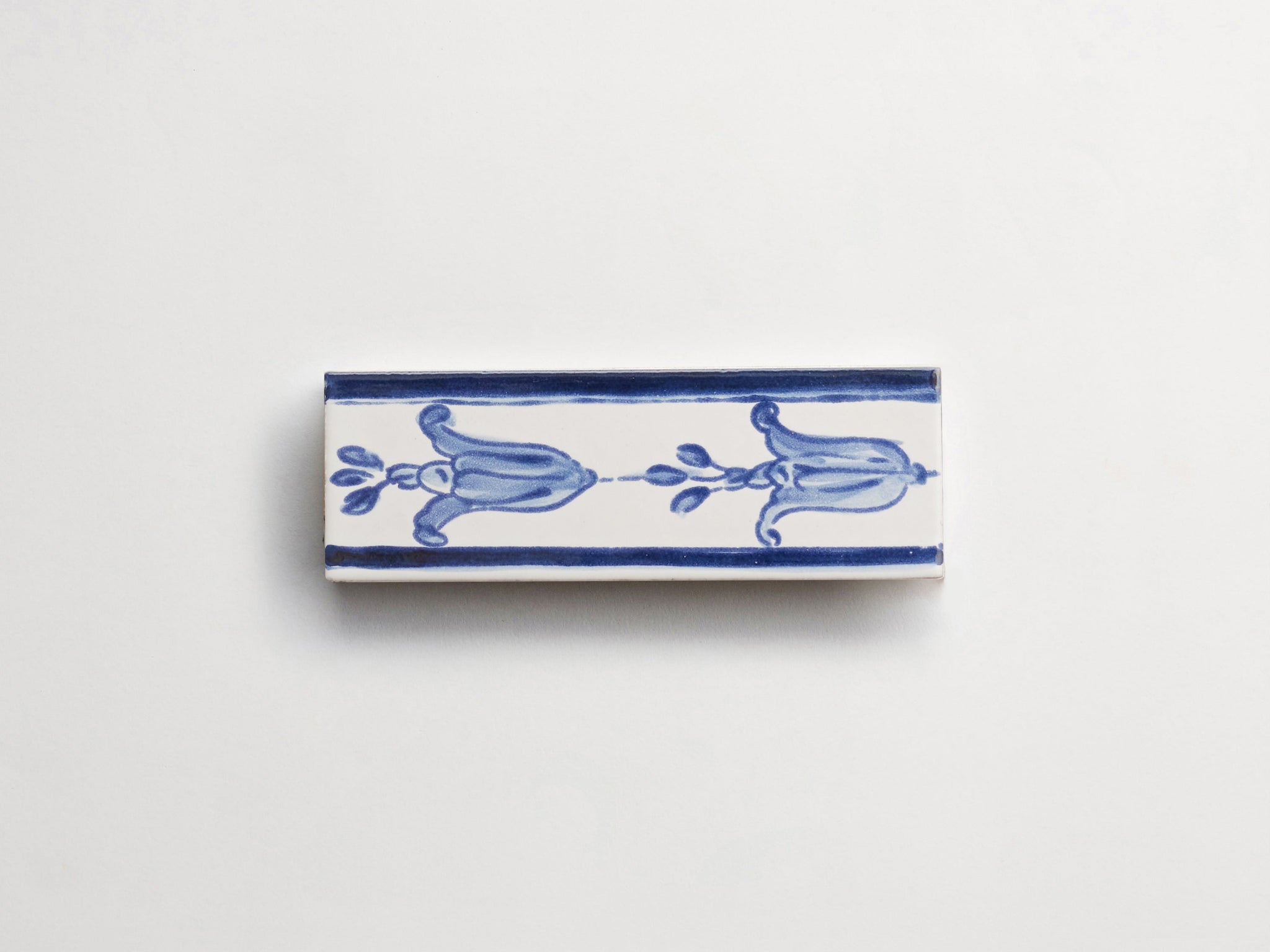 17th century: maiolica de delft | piccola border | tulipana ~ 2"x6"x0.375"