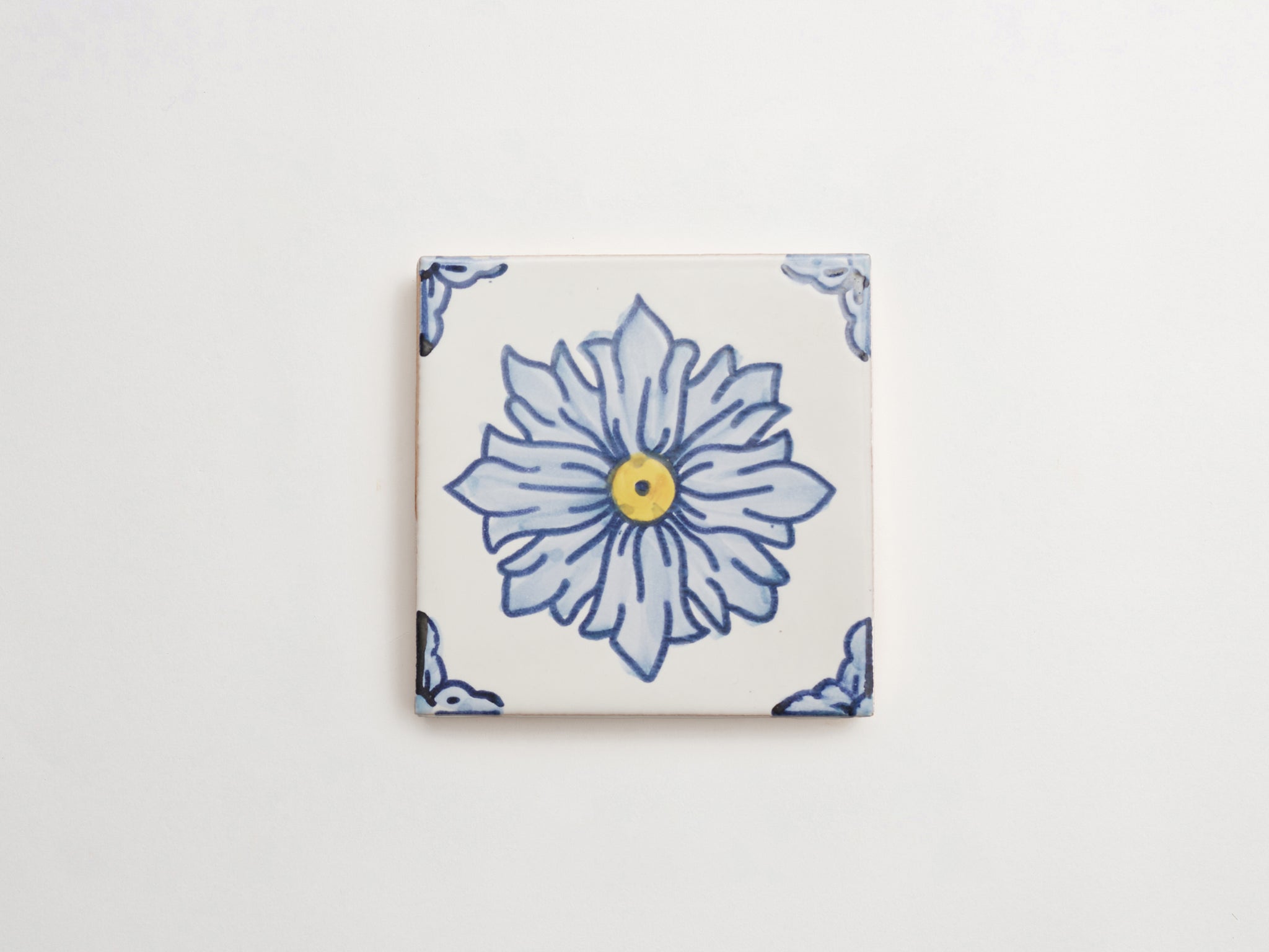 17th century: maiolica de delft | nobila texture l dalia ~ 4"x4"x0.375"