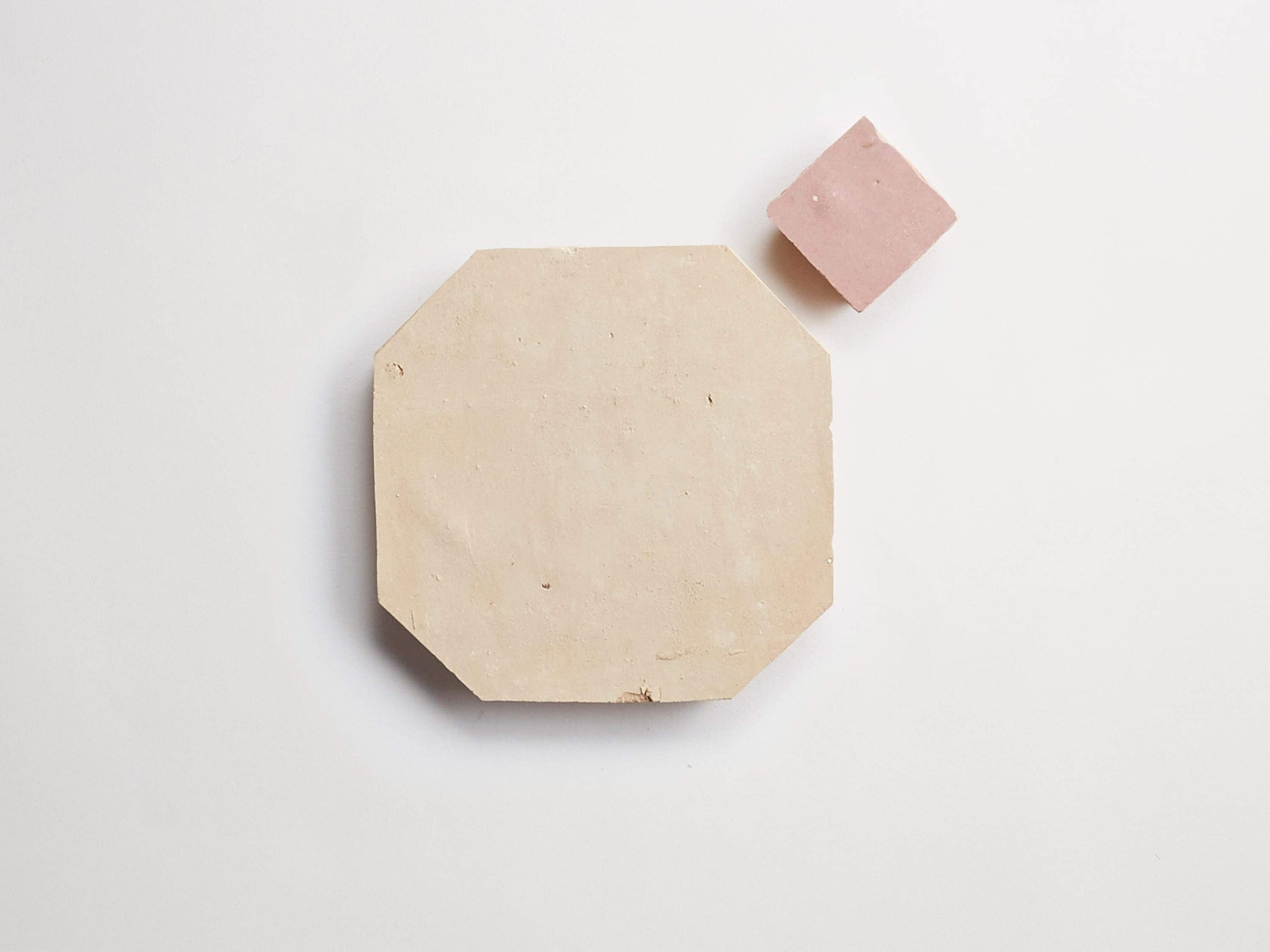 z_2_z22044_cle_tile_zellige_zio_sons_octagon_bouchon_natural_vintage_rose.jpg