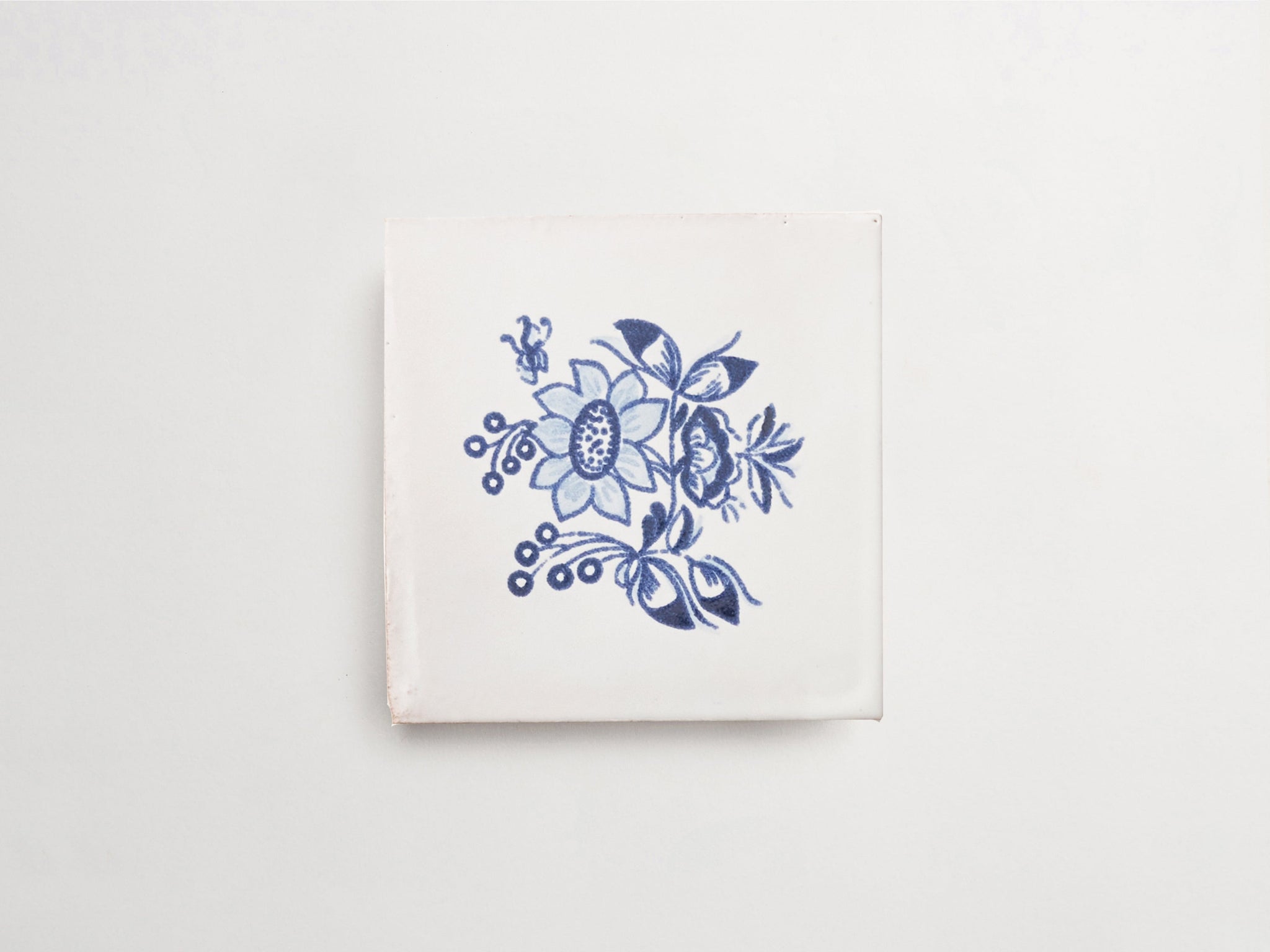 17th century: maiolica de delft | mezza flora deco | pattern four ~ 4"x4"x0.375"